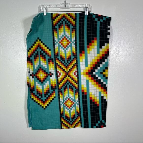Fleece Lap Blanket, Turquoise Tribal Print. 32.5”x 48.5”. Excellent condition! - Picture 1 of 3
